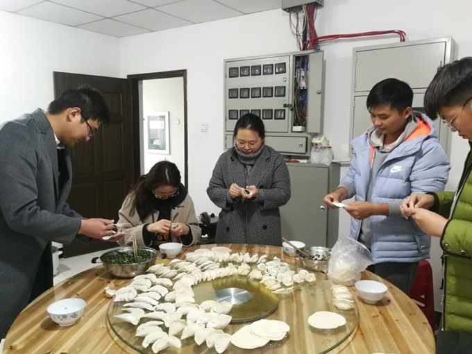 冬至陽生春又來，溫暖感恩促情誼——廣德路項目部舉辦包餃子活動